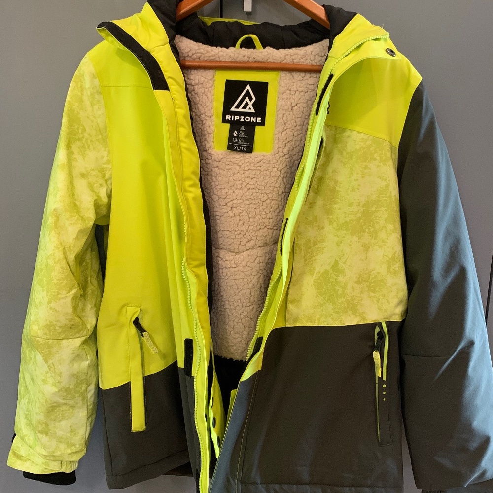 Boys ski jacket - Picture 4 of 5
